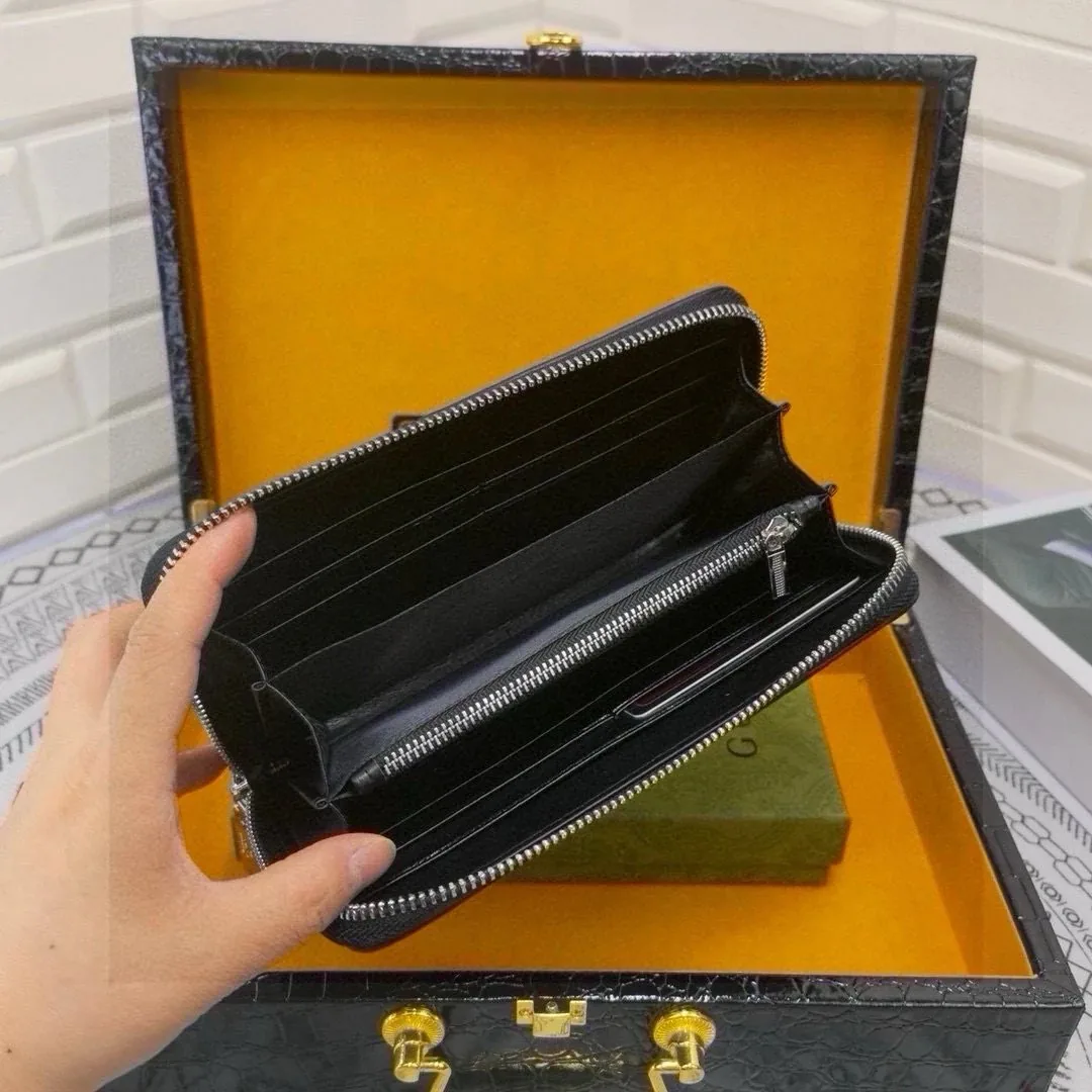 Gucci Leather Wallet — Photo 15