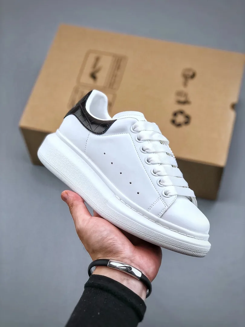 Alexander McQueen Oversized Sneaker White Athletic Trainers — Photo 4