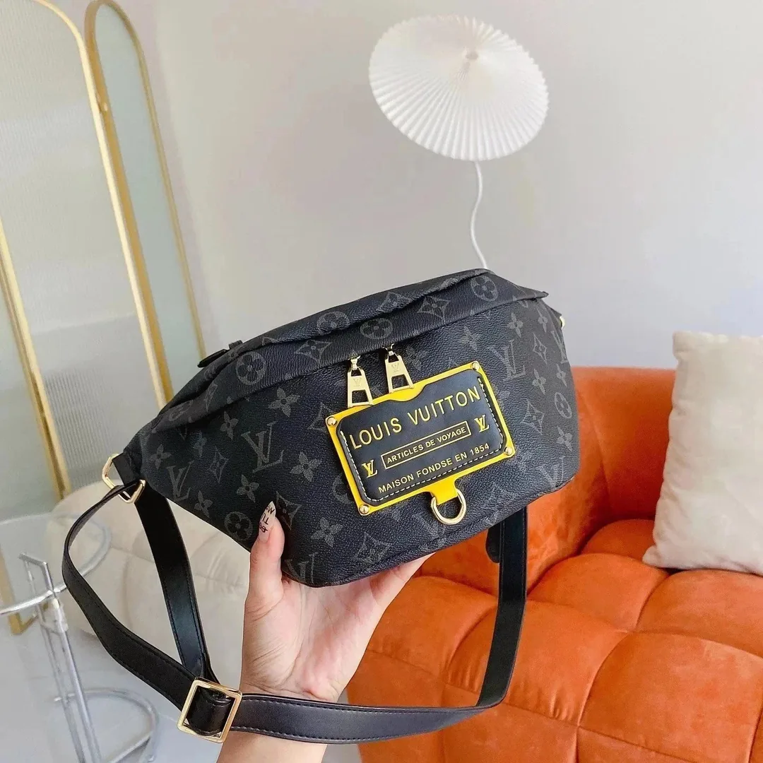 Gucci GG Supreme Backpack and Messenger Collection — Photo 13