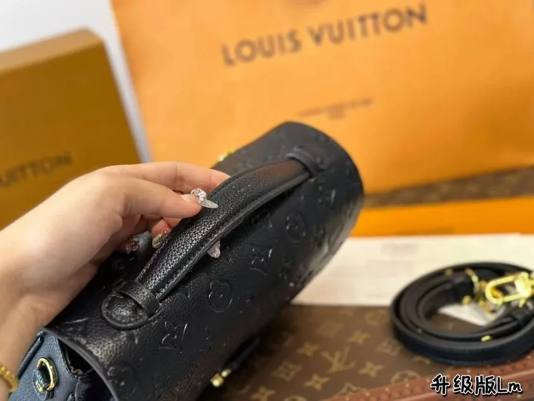 Louis Vuitton Leather Handbag — Photo 3