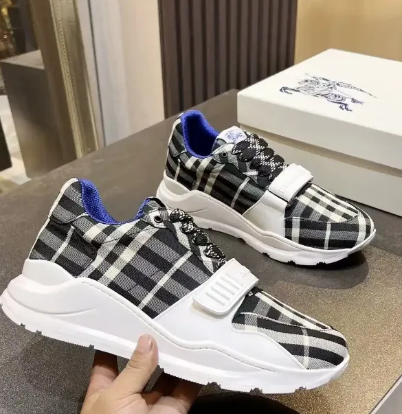 Burberry Sneakers — photo 2