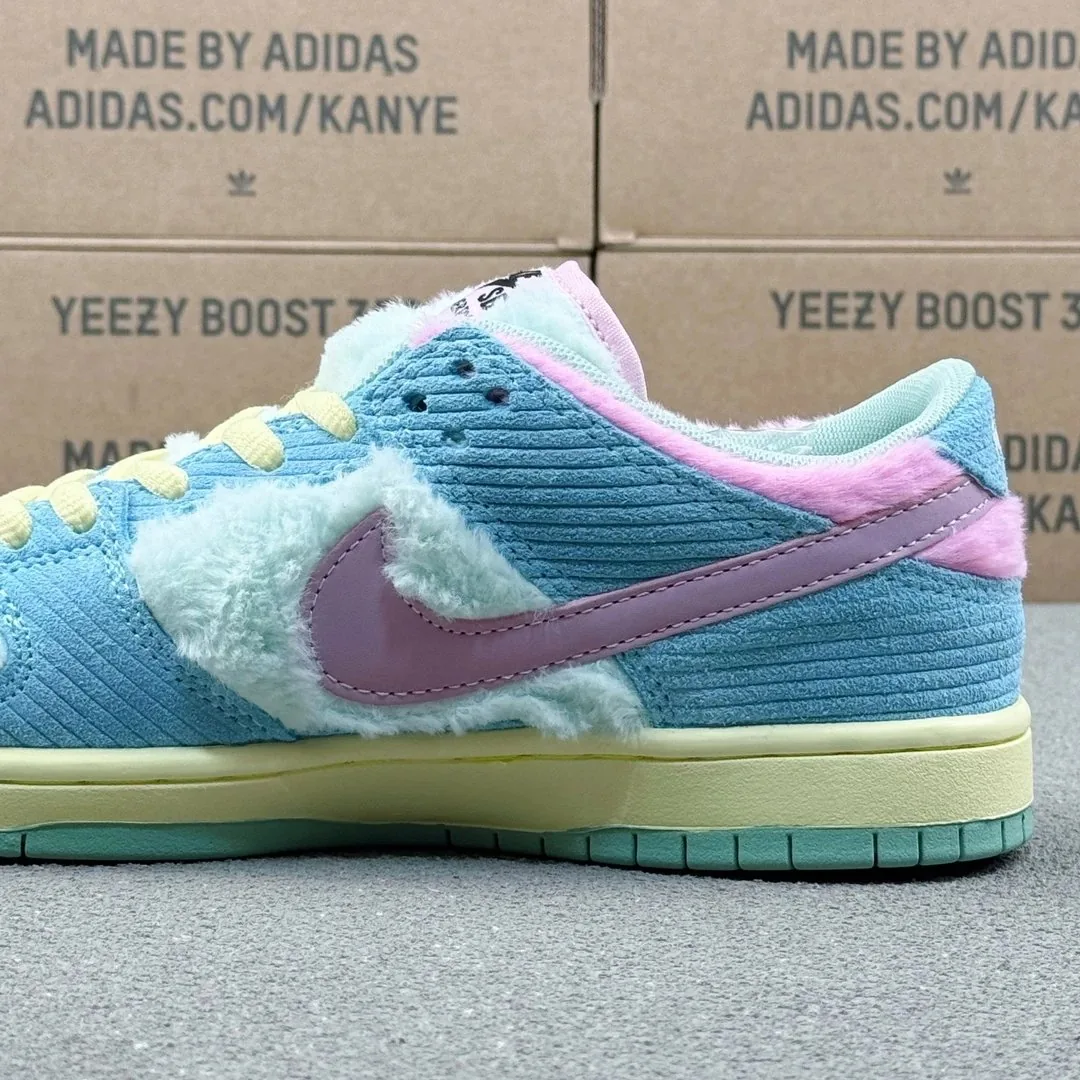 Nike Dunk Low SB Verdy Collaboration Sneakers — photo 9