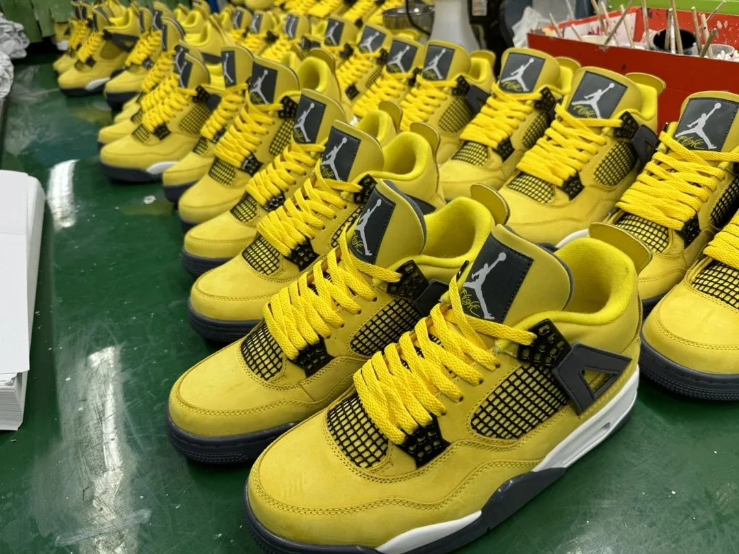 Air Jordan 4 Multicolor Sneakers — Photo 6