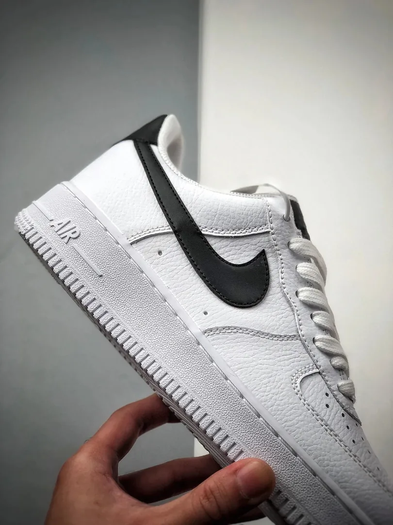 White Black Air Jordan 1 Low — Photo 6