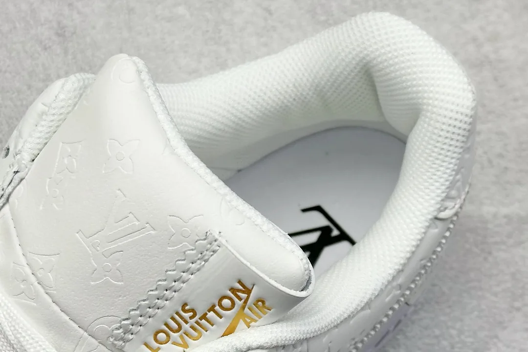 White Nike Air Force 1 — QC