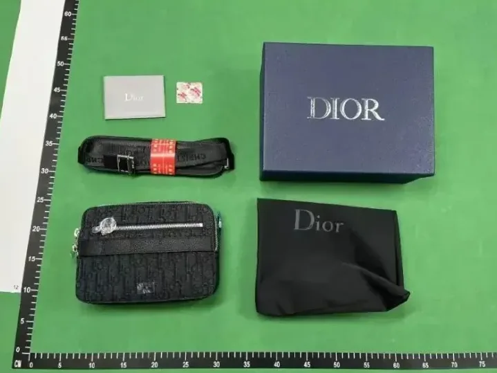 Dior Oblique Messenger Bag — Photo 12