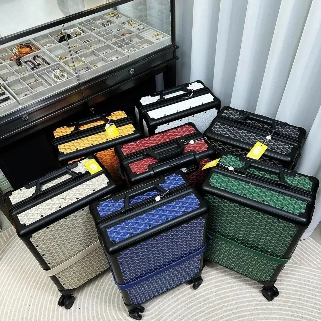 Street Style Travel Bag — Photo 3