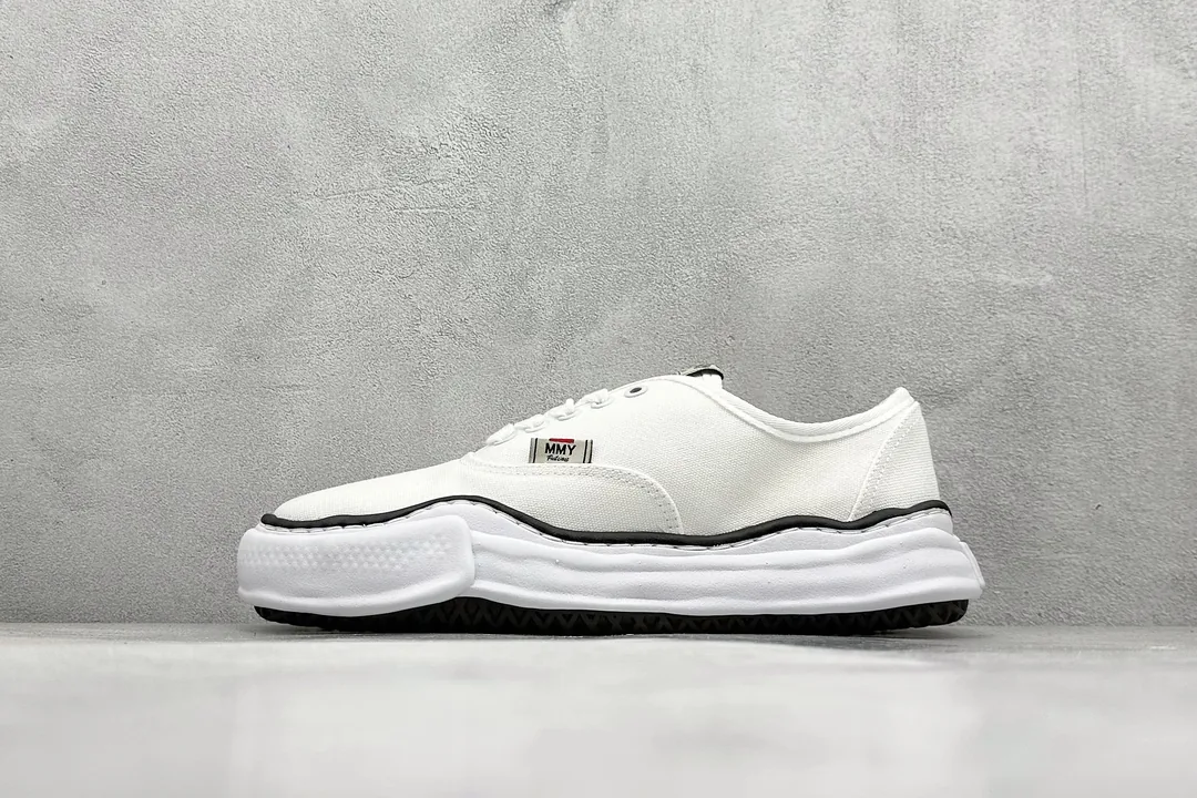 Maison Mihara Yasuhiro White Black Melting-Sole Sneakers — Photo 4