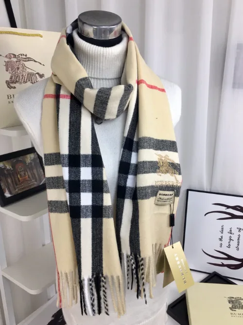 Burberry Vintage Check Cashmere Scarf Collection — photo 8