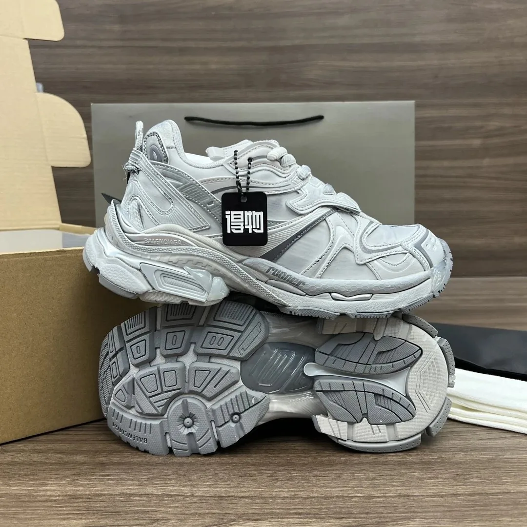 Balenciaga Runner Beige 2.0 Sneakers — Photo 9