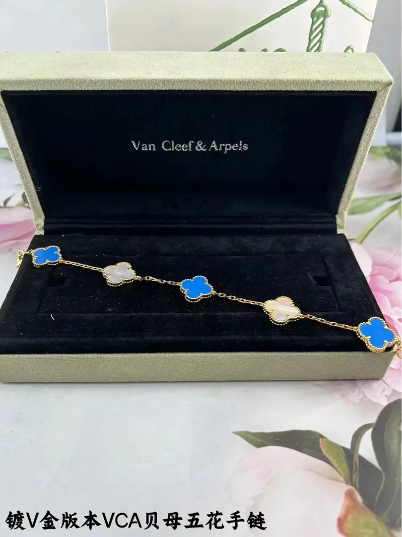 Van Cleef Arpels Necklace Gift Box — QC