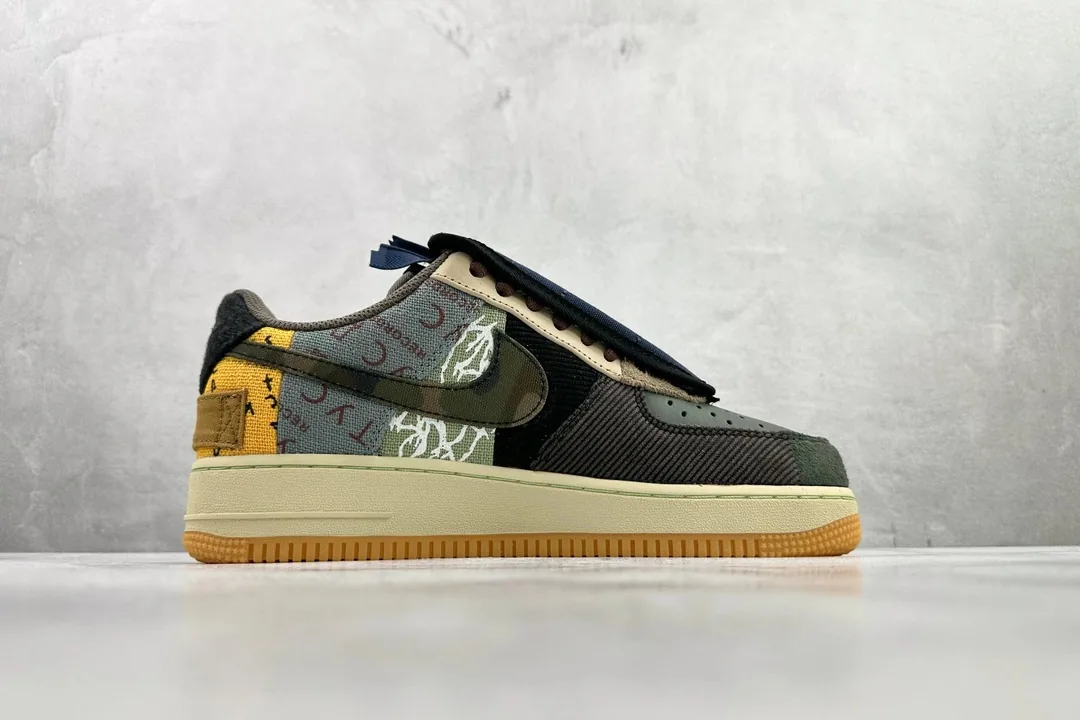 Travis Scott X Air Jordan 1 Cactus Jack Yellow — photo 2