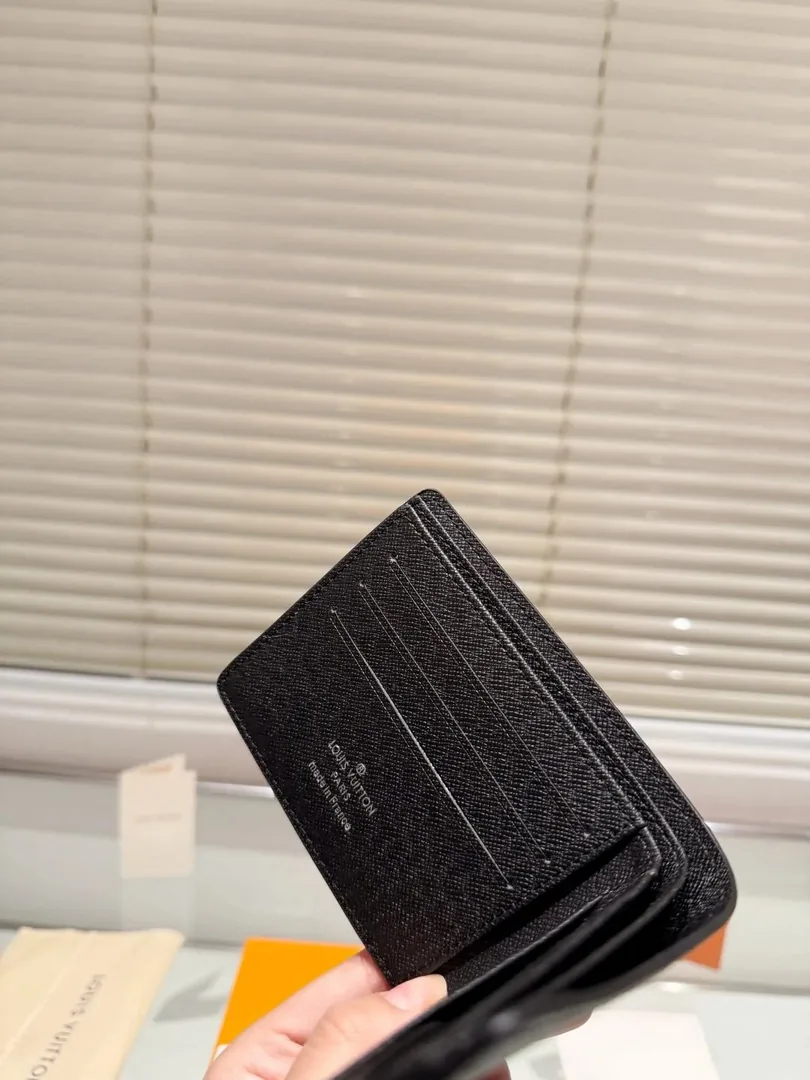 Louis Vuitton Leather Wallet — photo 11