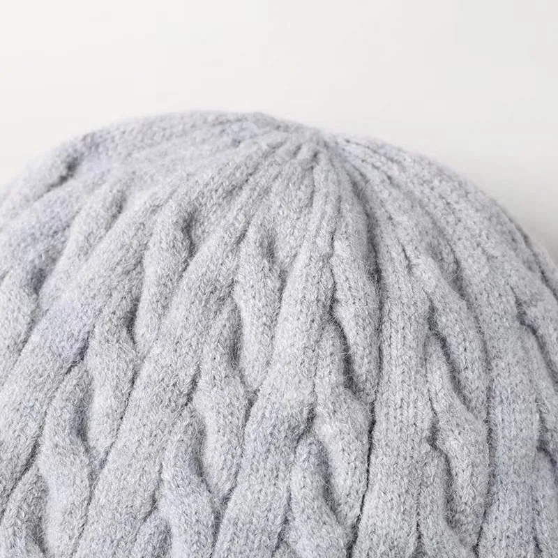 Wool Knit Beanie And Scarf — Photo 7