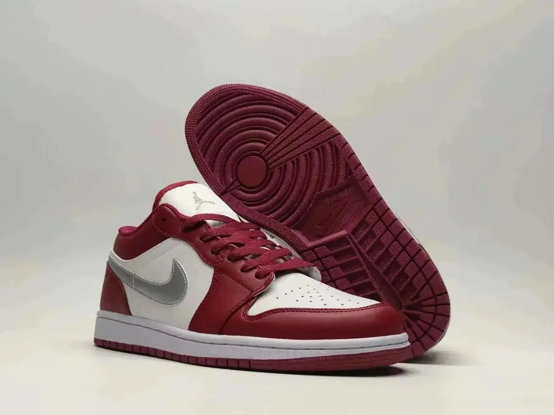Jordan 1 White Basic Trainers — Photo 9
