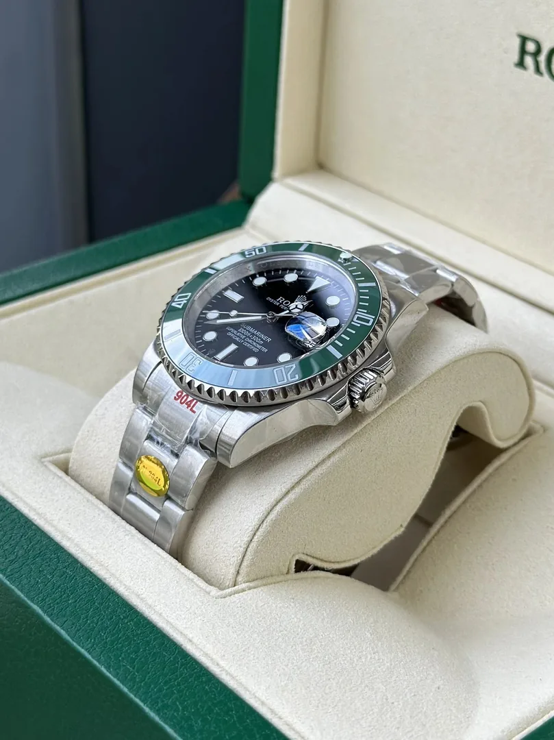 Rolex Submariner Green Bezel Watch — photo 4