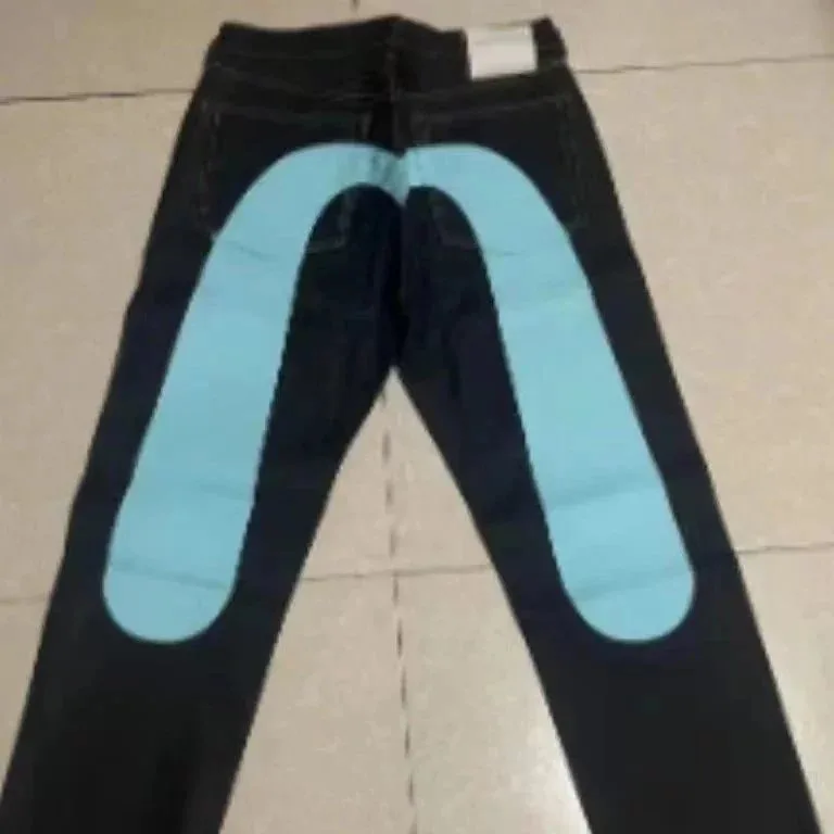 High Street Jeans — Photo 3