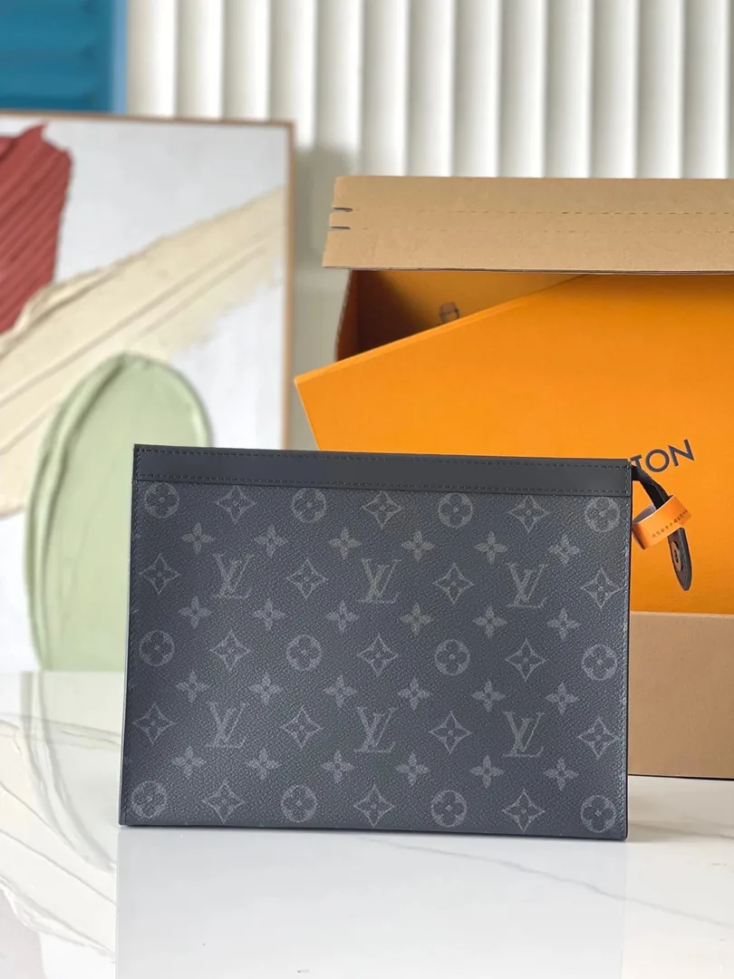 Louis Vuitton Pochette Voyage Clutch