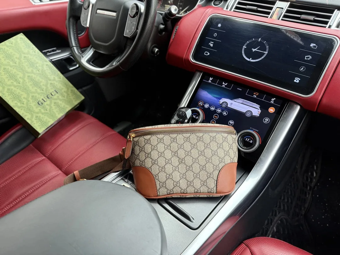 Gucci Logo Hardware Belt Bag