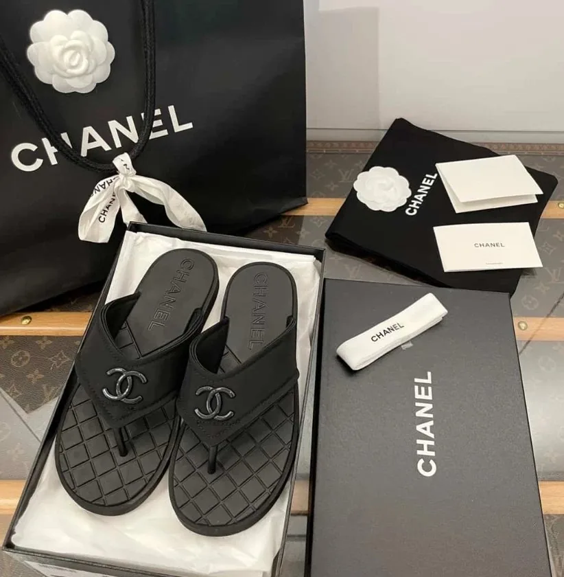 Chanel Black Double C Thong Slides — photo 4