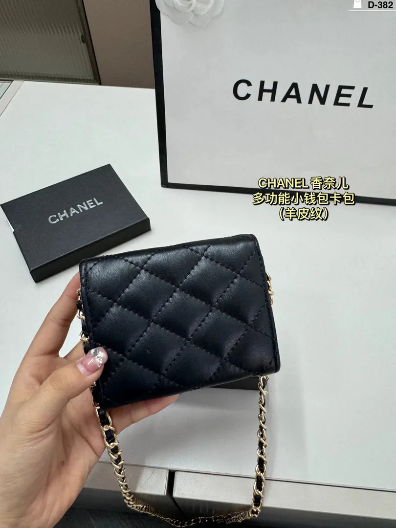 Chanel Lambskin Card Holder Wallet — Photo 7