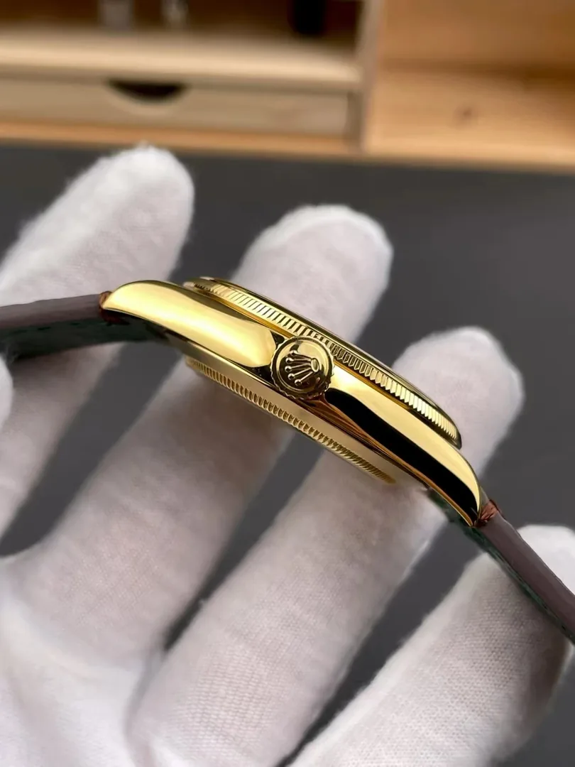 Automatic Movement Watch — Photo 12