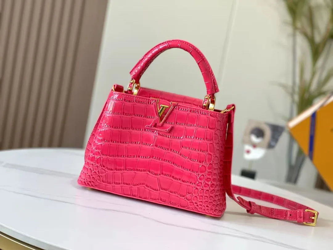 Louis Vuitton Leather Handbag — Photo 4