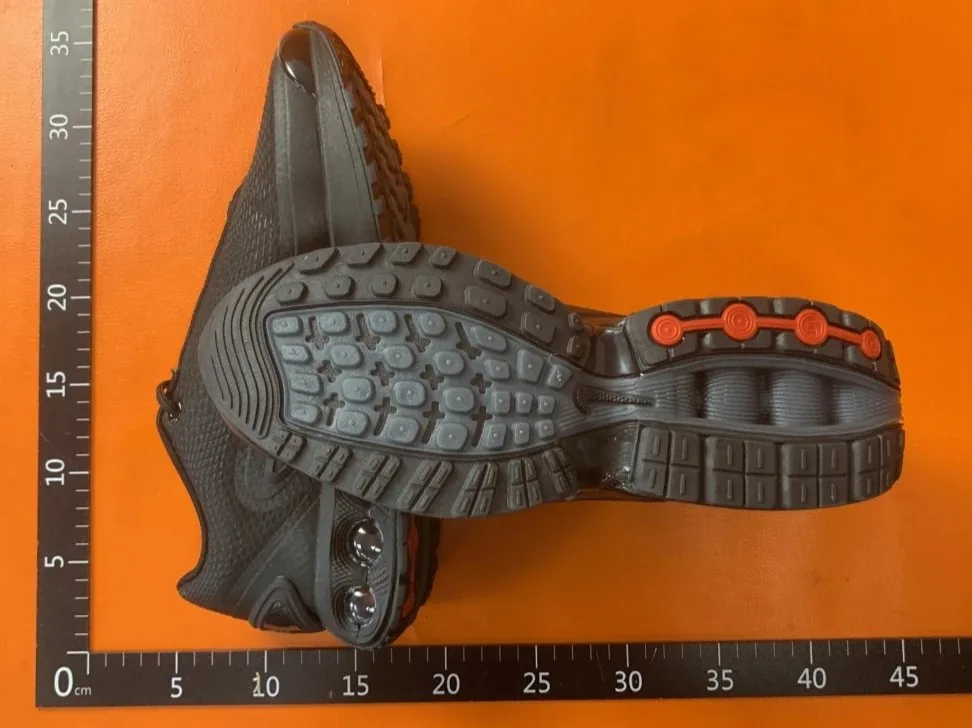 Nike Air Max Dn Solid Black Low-Top Trainers — QC
