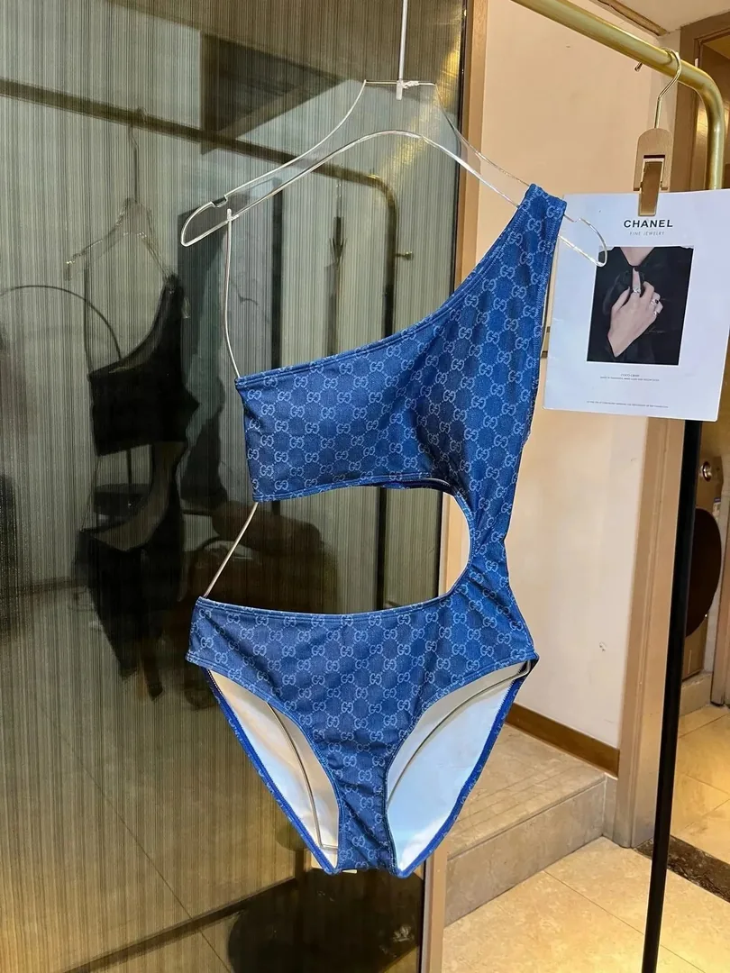 Swimsuit — Photo 3
