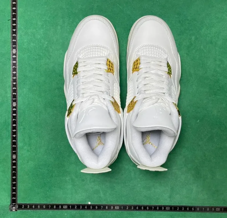 Air Jordan 4 Metallic Gold — Photo 15
