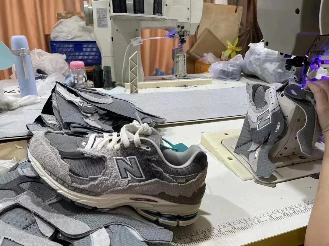 New Balance NB 2002R Bee Print Lace-Up Sneakers — photo 12