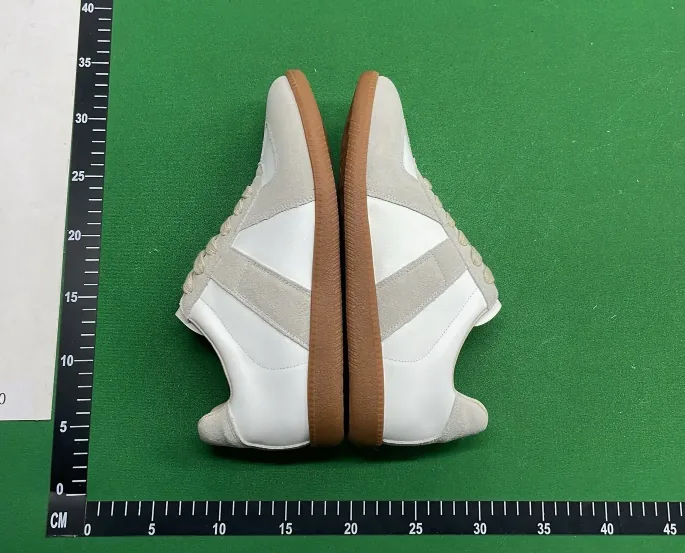 Maison Margiela Replica White Beige Suede Trainers — Photo 9