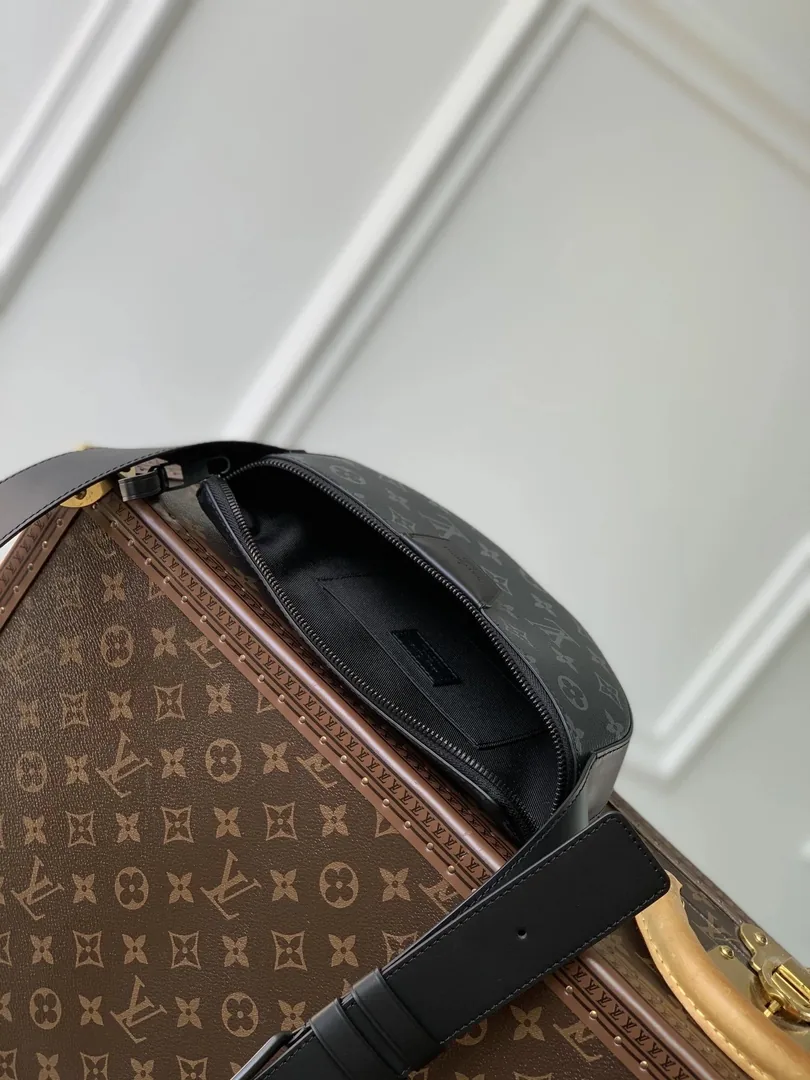 Louis Vuitton Moon Crossbody Bag — photo 10