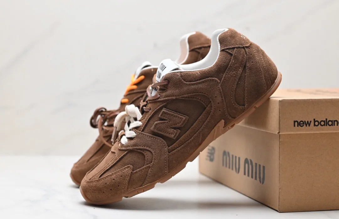 New Balance White Retro Jogging Shoes — Photo 7