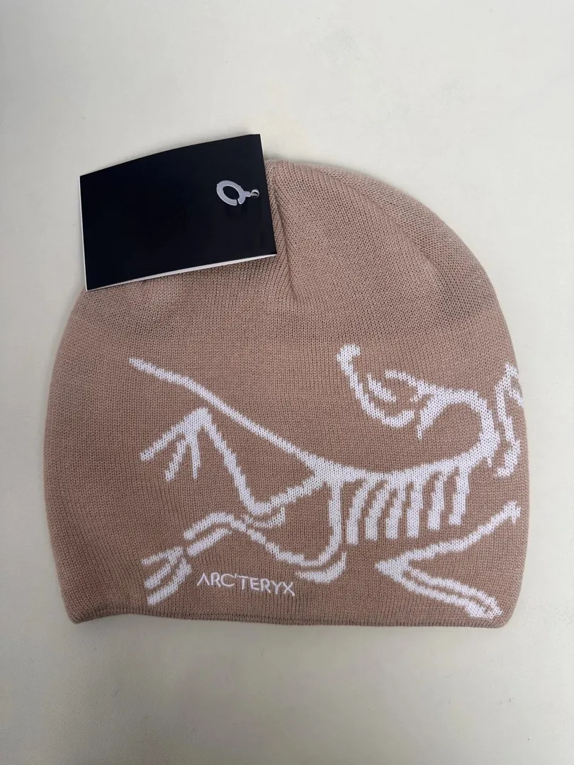 Bird Head Jacquard Knit Beanie — Photo 10