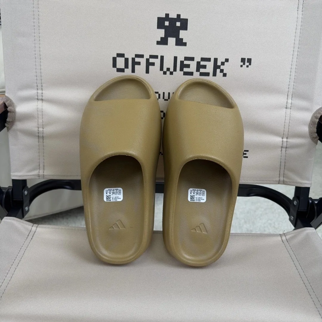 Yeezy Slide Foam Sandal Collection — photo 8