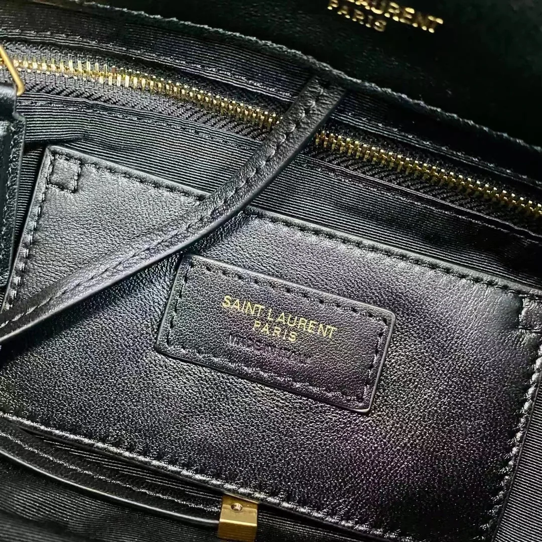 Saint Laurent Leather Shoulder Bag — photo 6