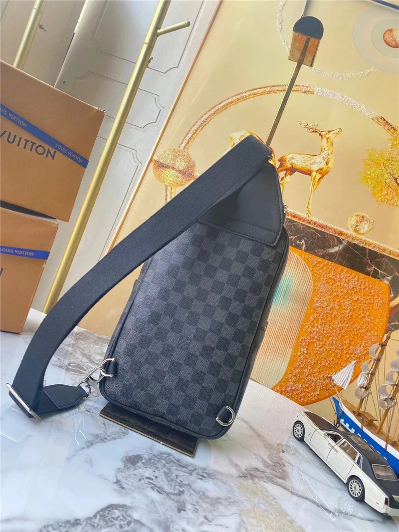 Louis Vuitton Leather Crossbody Bag — photo 10