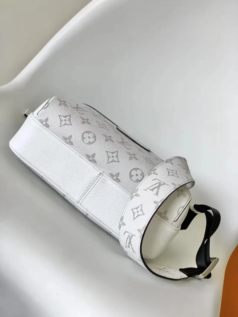 Louis Vuitton Outdoor Messenger Monogram — photo 9