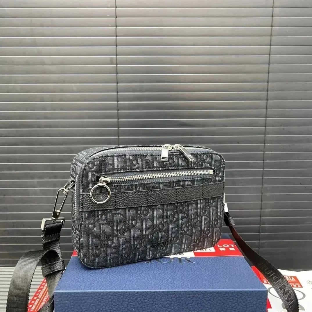 Small Square Camera Bag — Photo 8
