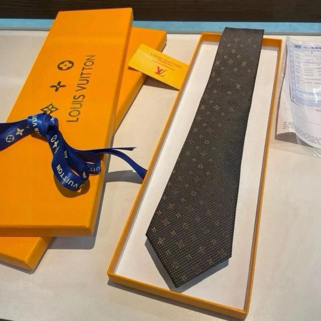 Necktie — Photo 11