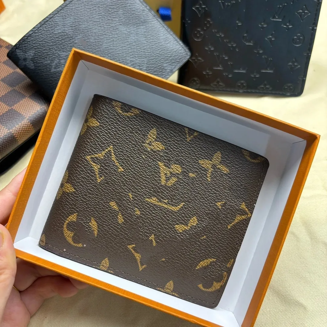 Louis Vuitton Leather Wallet — Photo 7