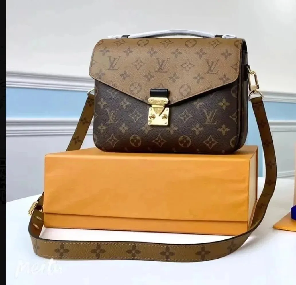 Leather Crossbody Shoulder Bag — QC