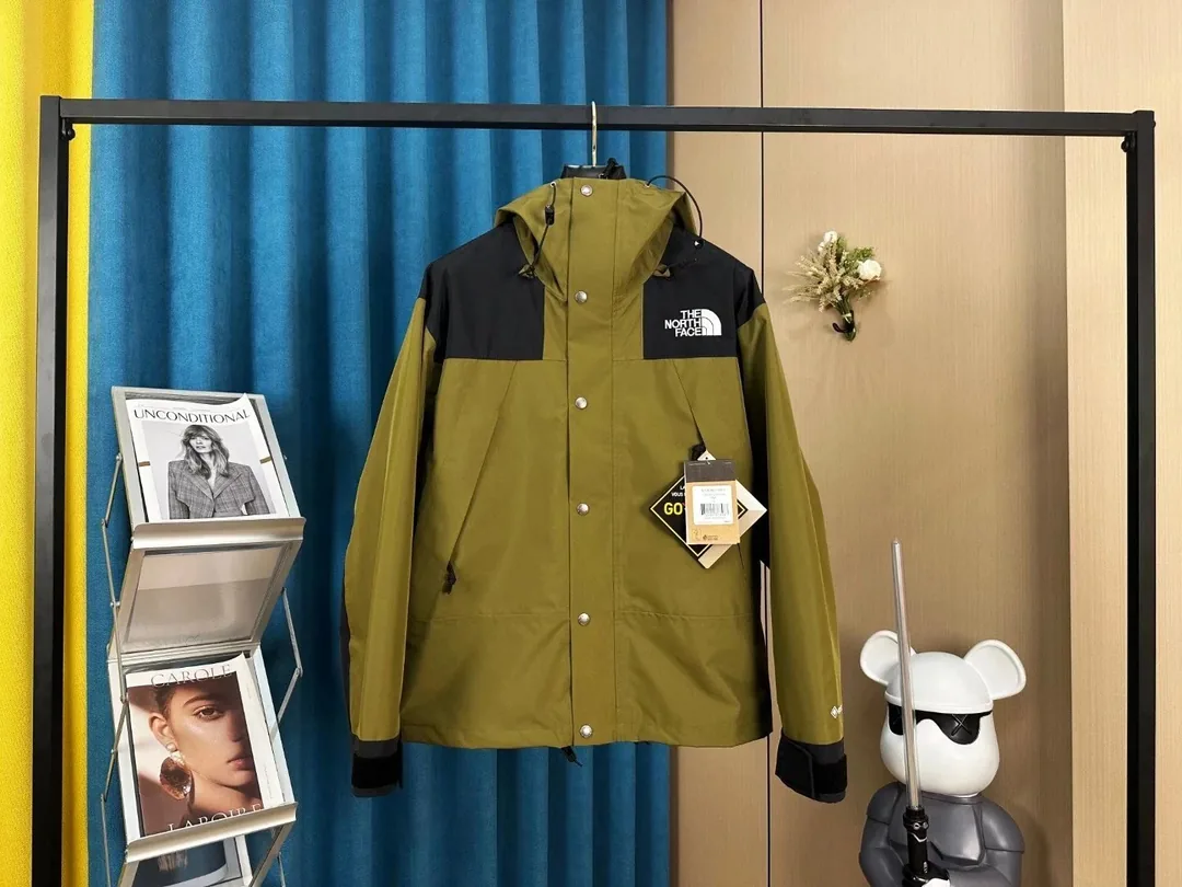 The North Face Gore-Tex Windbreaker — Photo 13