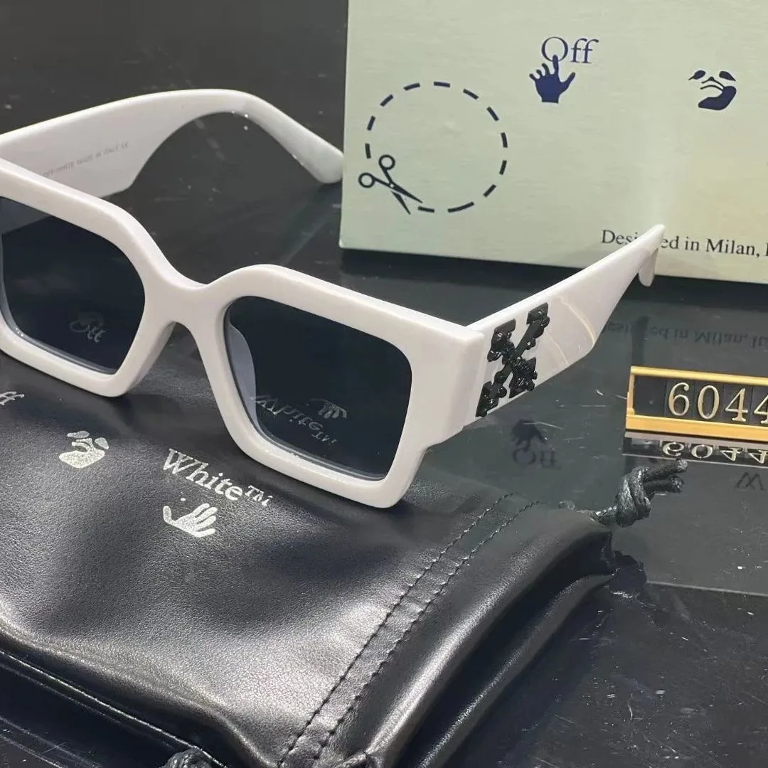 Thick Square Frame Sunglasses — Photo 4