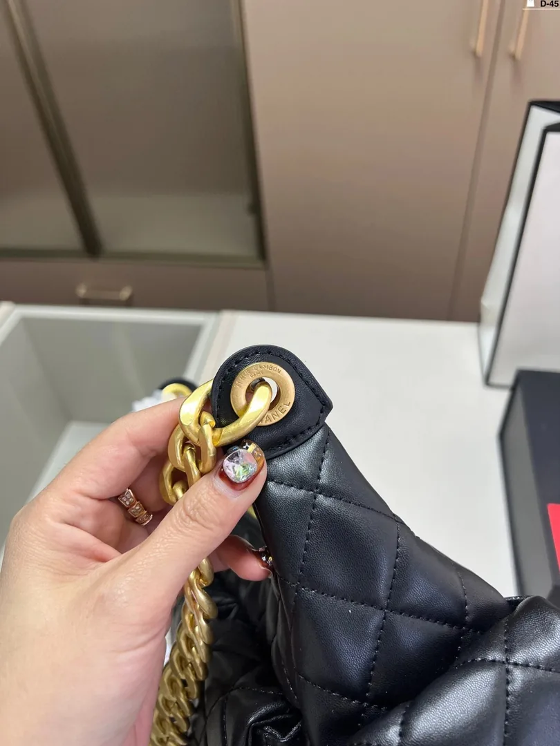 Chanel 25C Multi-Pocket Hobo Bag — Photo 11