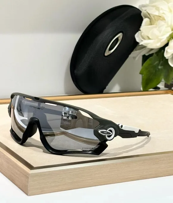 Lightweight Polarized Sunglasses — Photo 12