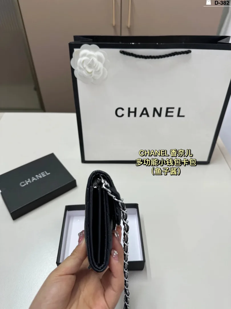 Chanel Lambskin Card Holder Wallet — Photo 12