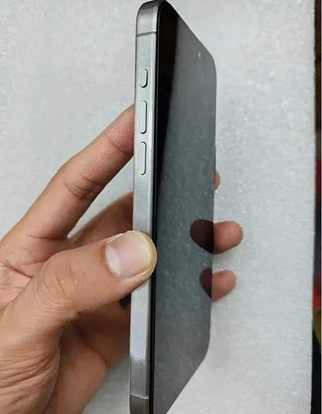 IPhone 15 Pro Max — Photo 2