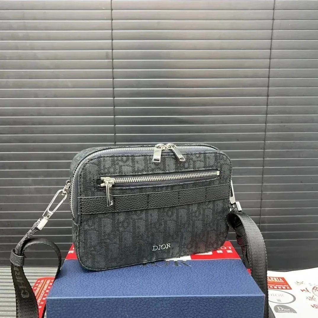 Small Square Camera Bag — Photo 7